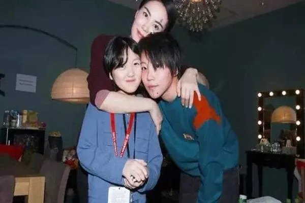 李嫣15岁生日李亚鹏未送祝福，你觉得父母的祝福重要吗？