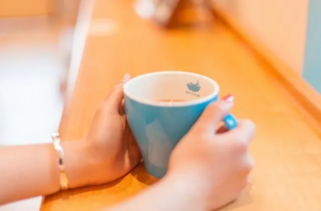 秋天的第一杯奶茶心情说说