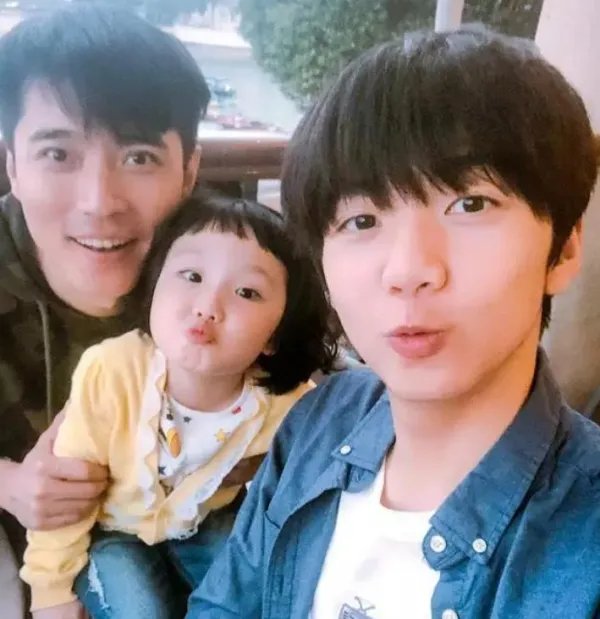 洪欣儿子继承妈妈颜值，是不是不负众望式的长大？