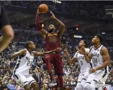 詹姆斯连续三双最长的是几场？哪一个赛季？