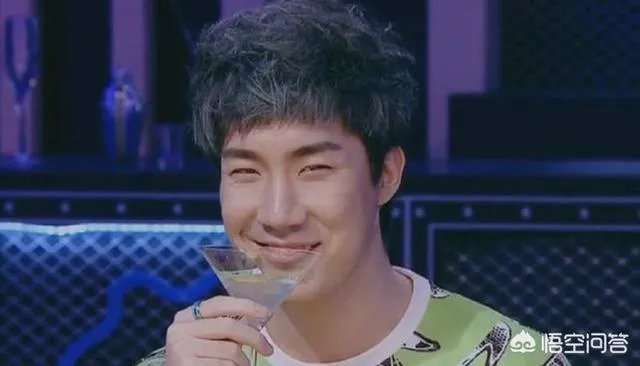 如何看待LOL骚男离婚后酒后探真言人气破四百万，自曝净身出户缘由？你怎么看？