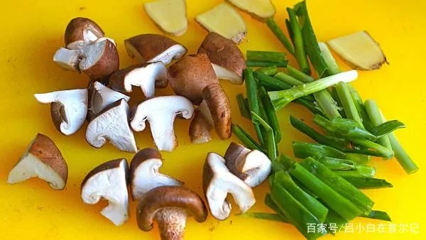 黄金香烤鸡翅外酥里嫩孩子特别喜欢吃，在家里怎么做呢？