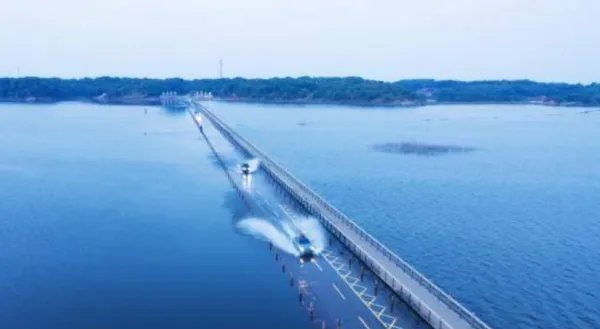 江西永修出现最美水上公路的景象是如何形成的？