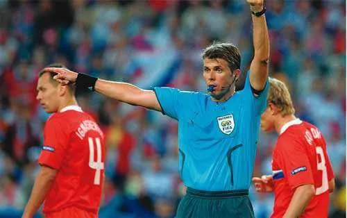 田径比赛设几个裁判长？