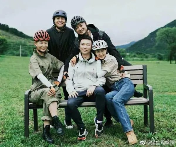 张蕾紧搂康辉被央视所批，此事会影响其两人的主播事业吗？