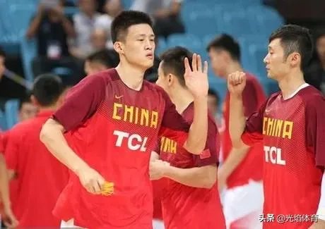 周鹏左脚第五跖骨骨裂,将无缘世界杯!中国男篮锋线上还能依赖谁?