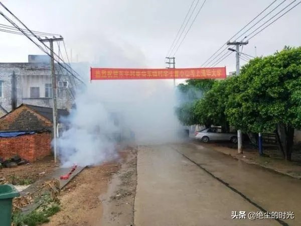 高考生伪造清华录取通知书背后的原因是什么？