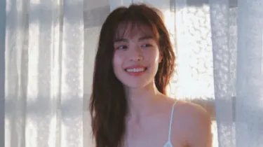 钟楚曦因为《芳华》而走红，有人说背景不一般，你如何评价钟楚曦？