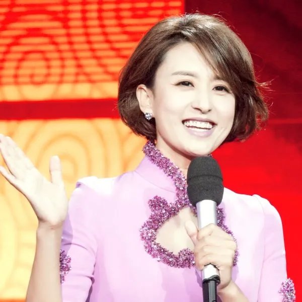 张蕾紧搂康辉被央视所批，此事会影响其两人的主播事业吗？