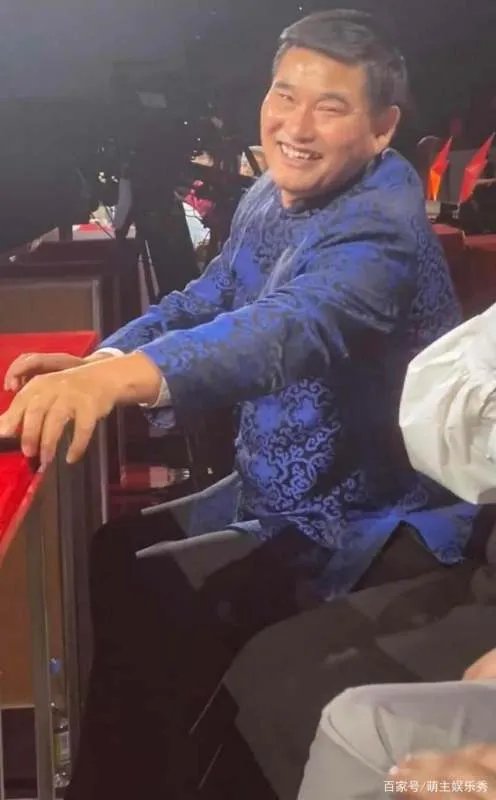 大衣哥当星光大道评委，桌上什么钥匙那么亮眼？