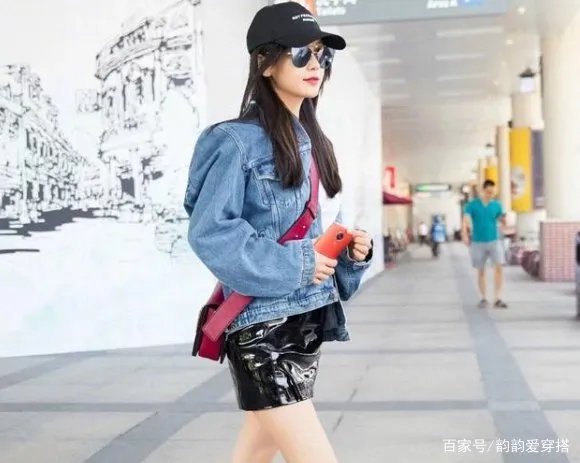 黄晓明的老婆Angelabay穿连衣短裙秀出筷子腿，你爱了吗？