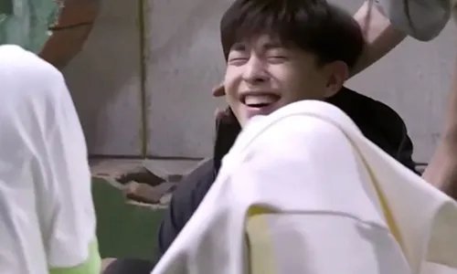 杨幂被邓伦拖了一米远，邓伦的这种害怕你经历过吗？