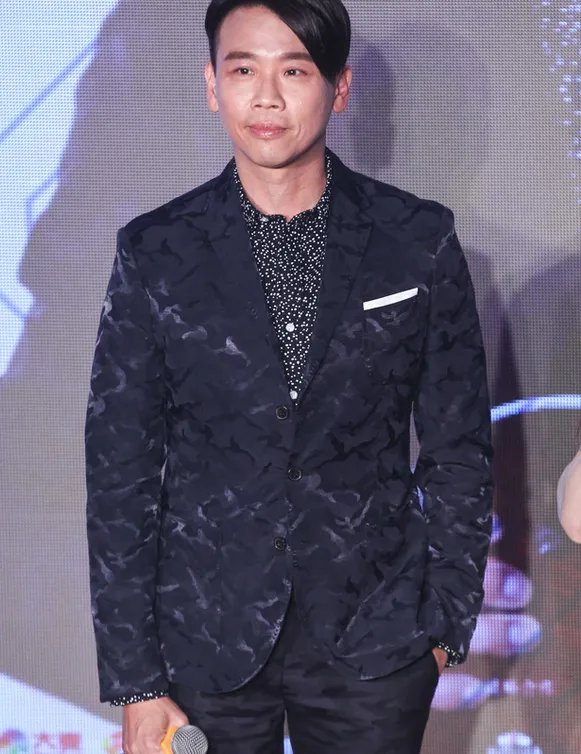 陶喆妻子晒游艇照庆结婚纪念日，白皙长腿好抢眼，他的妻子是什么身份？