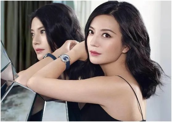 赵薇不好好当演员,偏要跑去做商人，被罚款之后，名气下降复出难？