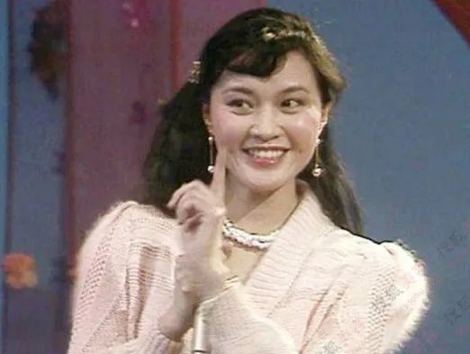 方舒外号“高压线”，追求者无数，意外车祸撞出姐弟恋。后来怎样？