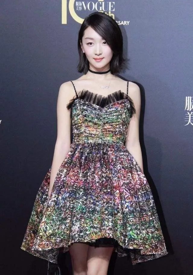 倪妮和周冬雨未P图合影曝光,这两个谋女郎谁赢了?