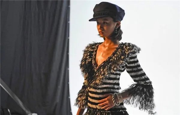 木村拓哉的大女儿给小女儿拍写真照为啥引起争议