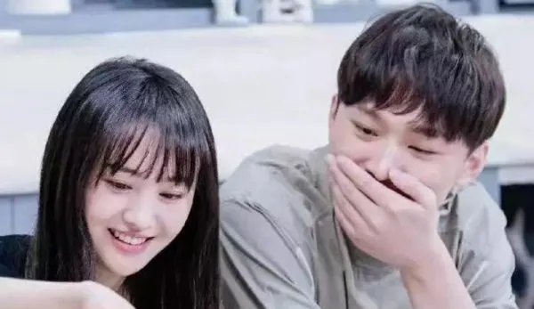 郑爽前男友张恒再收限制消费令，部分员工对他讨薪起诉， 你怎么看？