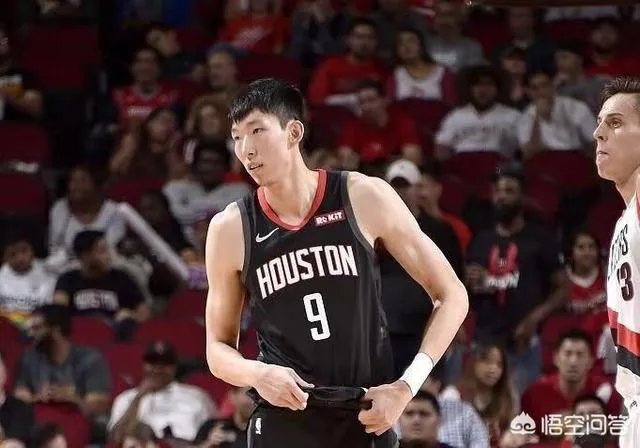 周琦登场，强势完成双手暴扣，为什么火箭队替补席连个鼓掌的都没有？