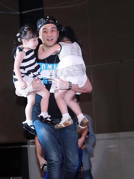 唐志中老婆小咪张庭婕年龄 唐志中女儿香香蜜蜜大曝光