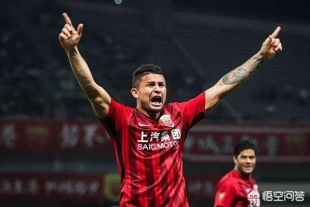 埃尔克森和高拉特以天价年薪“归化”我国，你认为对每逢比赛就“腿软”的国足有作用？