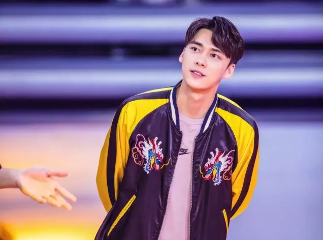 李易峰模仿粉丝尖叫,他这么皮你喜欢吗?
