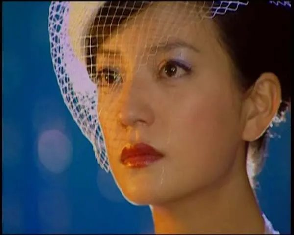 赵薇不好好当演员,偏要跑去做商人，被罚款之后，名气下降复出难？