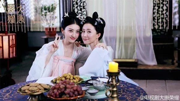 娱乐圈有哪些名副其实的「合影杀手」？