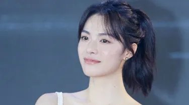 钟楚曦因为《芳华》而走红，有人说背景不一般，你如何评价钟楚曦？