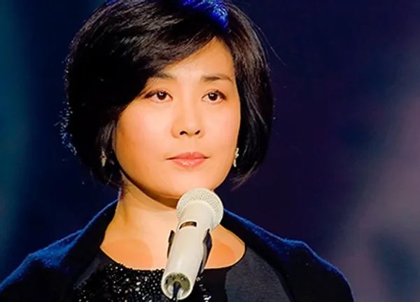 《牧马人》女主角丛珊，走红后遭人妒忌无奈出国，如今咋样了？