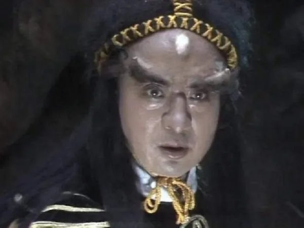 奎木狼下凡，唐僧慌忙跪拜，为何八戒不但不跪，还让唐僧别拜了呢？