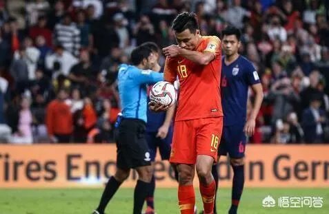 “中泰大战”郜林罚点前亲吻手腕上妻女名字，王晨甜蜜回应：“看到啦！”你怎么看？