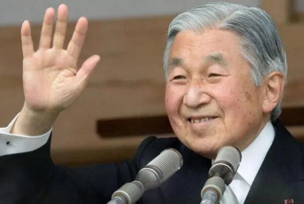 日本明仁天皇退位?为什么不能称其为“平成天皇”？