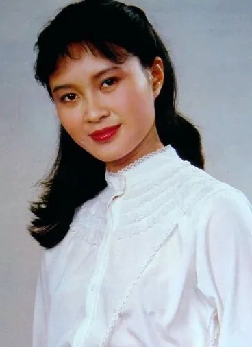 方舒外号“高压线”，追求者无数，意外车祸撞出姐弟恋。后来怎样？