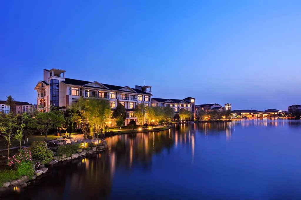 世外桃源皇冠假日酒店的介绍