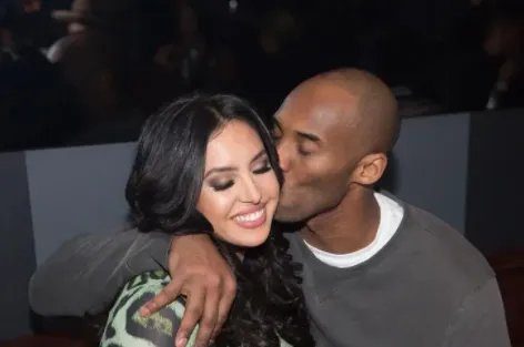 瓦妮莎晒照纪念与科比结婚21周年，科比去世对她影响多大？