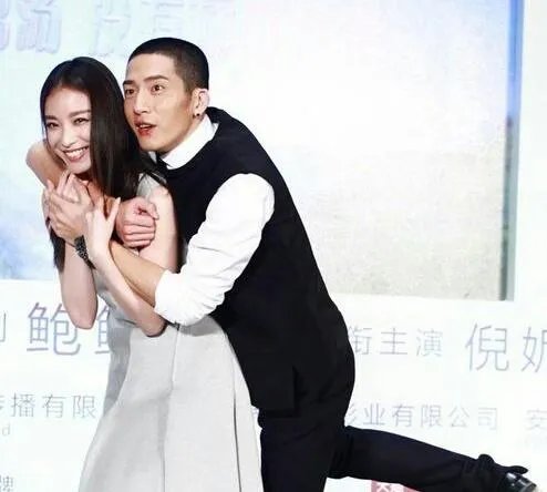 倪妮和周冬雨未P图合影曝光,这两个谋女郎谁赢了?