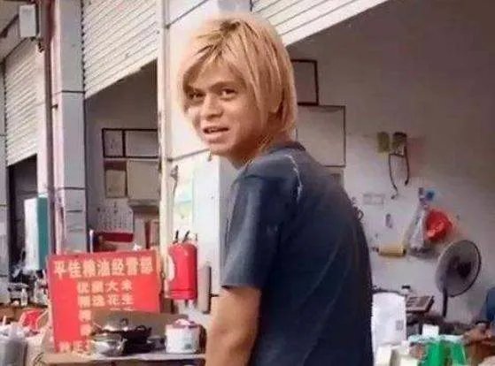 那个跟罗志祥撞脸，开启网红道路不做生意的小伙，后来怎样？