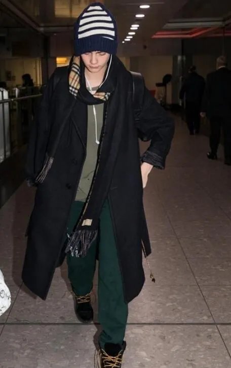 针织帽和大衣搭配图片