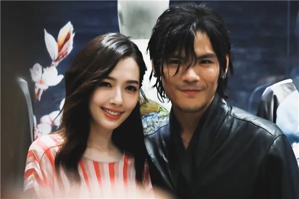 郭碧婷怀孕，向佐疼爱有加，为什么网上都是婚变传闻？