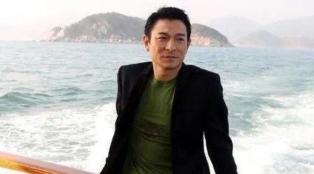 为什么有人说1999年红馆演唱会是刘德华公认的经典呢？