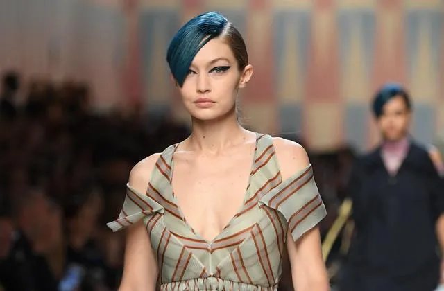 超模吉吉哈迪德的T台风到底是怎样的呢？