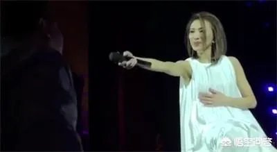 为什么戴佩妮演唱会因为男歌迷演唱车祸而意外大火？