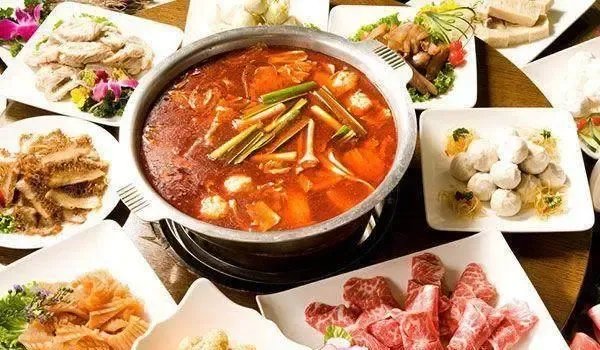 女子火锅配冰奶茶上吐下泻碱中毒，目前该女子情况如何？在外就餐要注意啥？