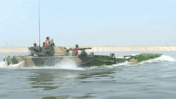05式两栖步兵战车本身可以海上浮渡，为何还要用726气垫登陆艇运输？