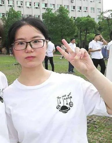 对于留守女孩钟芳荣选择北大考古学，父母是何态度？