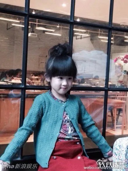 陆毅鲍蕾女儿贝儿梳丸子头变小清新美女[组图]