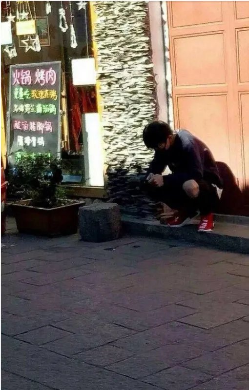 易烊千玺蹭wifi是在哪？