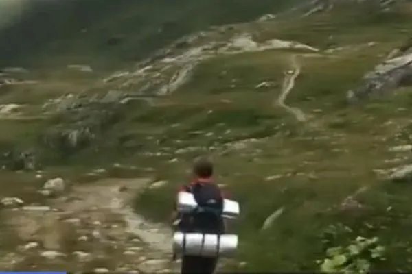 11岁男孩徒步2700公里跨国见奶奶，你能做到吗？