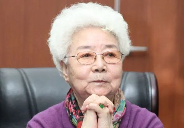 悲惨的田华:家中四人患癌,花光300万,如今怎样?